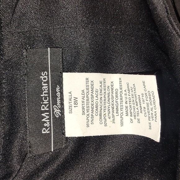 Women's Plus Size Beautiful skirt. Worn once excellent condition 👌 Size 18 W - Picture 2 of 6